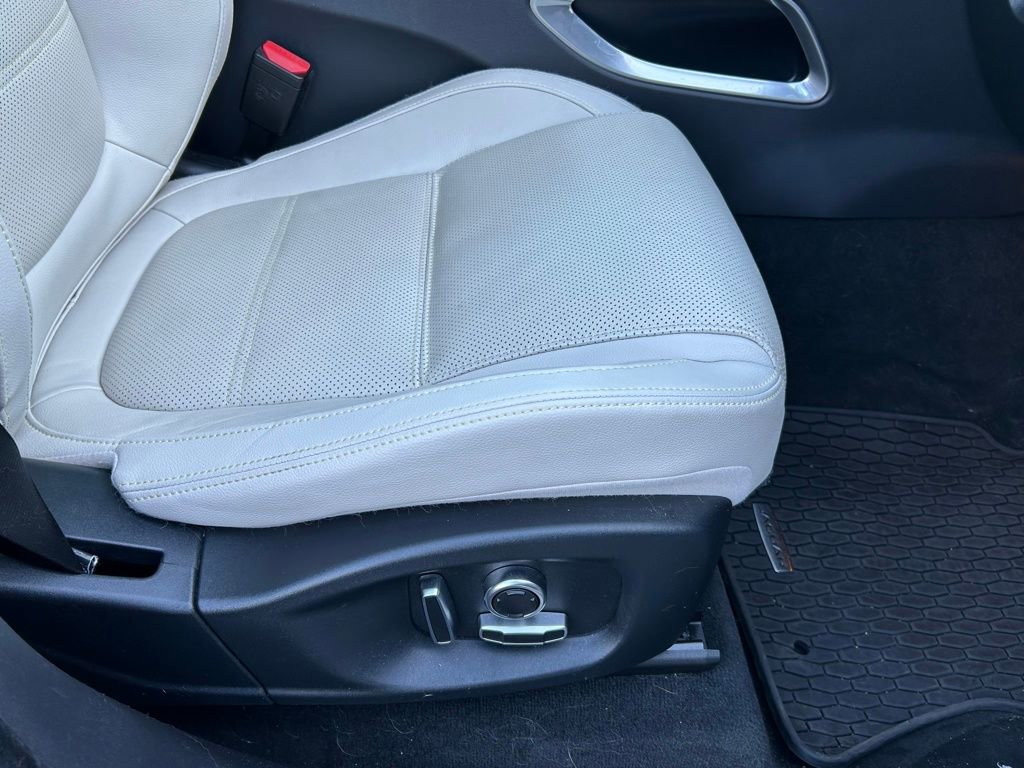 Used 2019 Jaguar F-PACE Prestige image 47