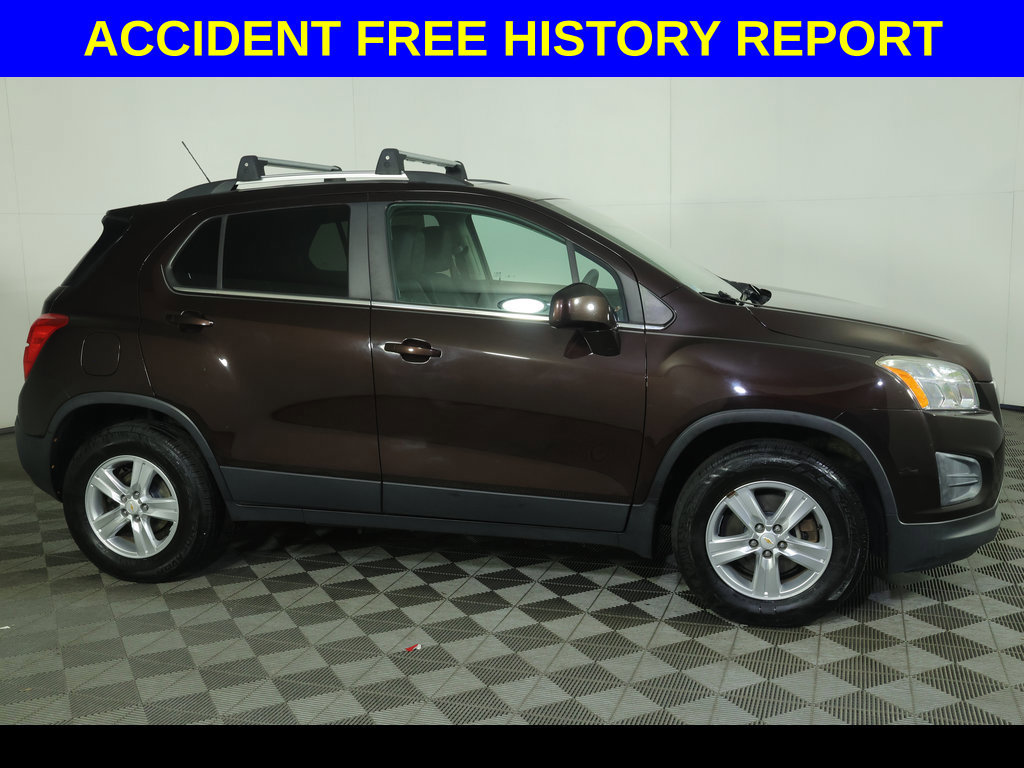 Used 2016 Chevrolet Trax LT w/ LT Sun and Sound Package AWD/4WD image 2