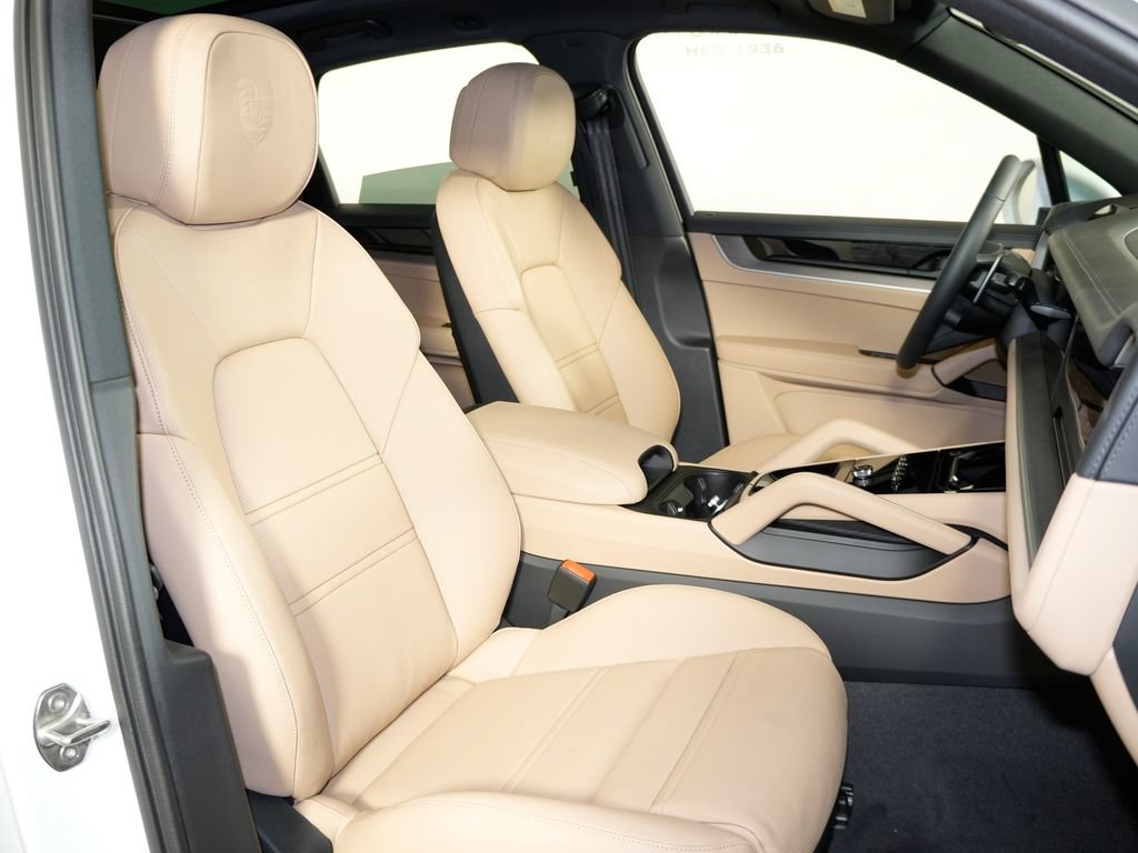 Certified 2026 Porsche Cayenne AWD/4WD image 38