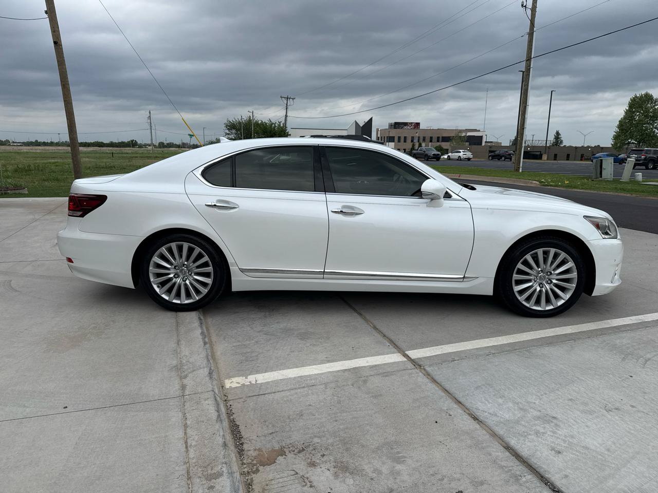 Used 2013 Lexus LS 460 w/ Comfort Pkg RWD image 9