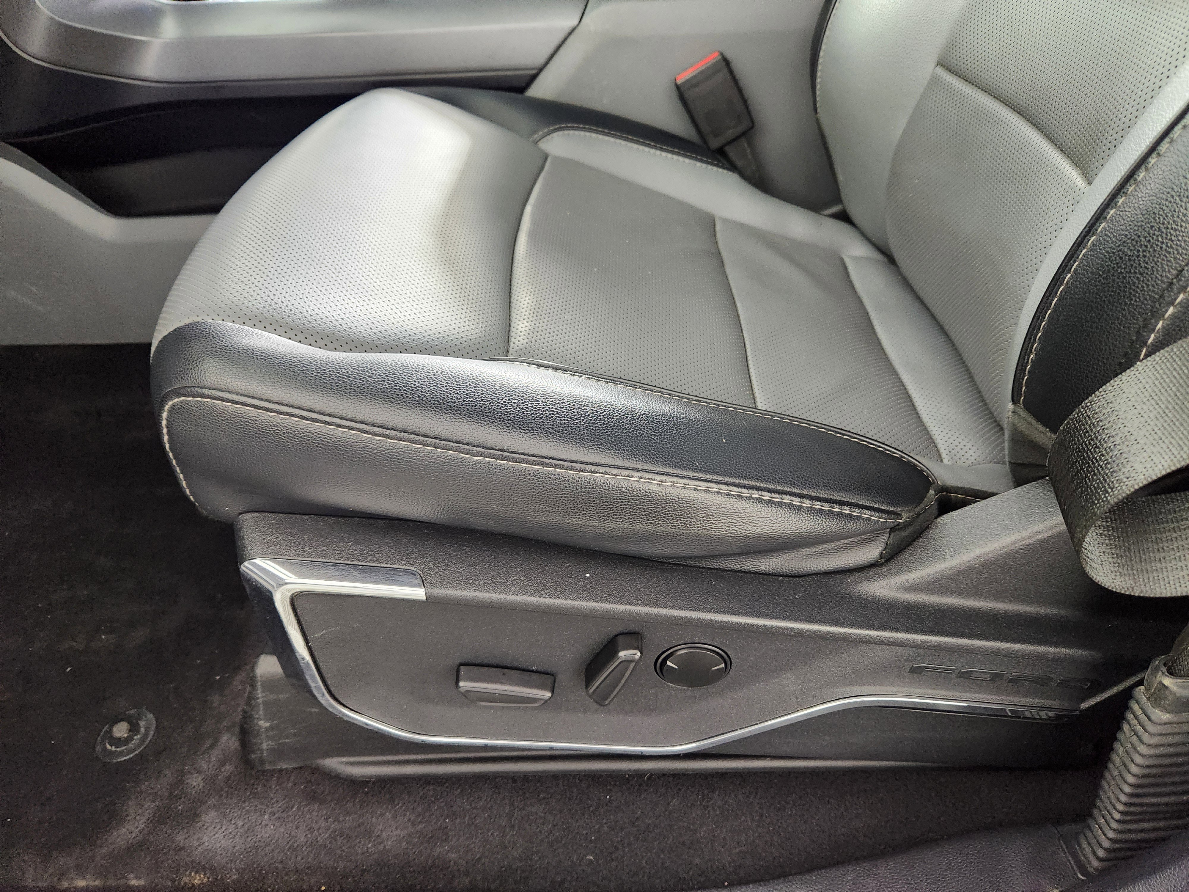 Used 2023 Ford F150 Lariat image 13