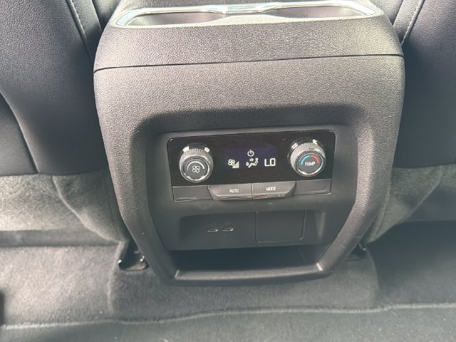 Used 2026 Chevrolet Traverse LT AWD/4WD image 30