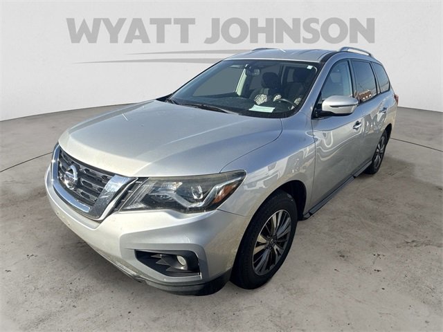 Used 2017 Nissan Pathfinder SV image 1