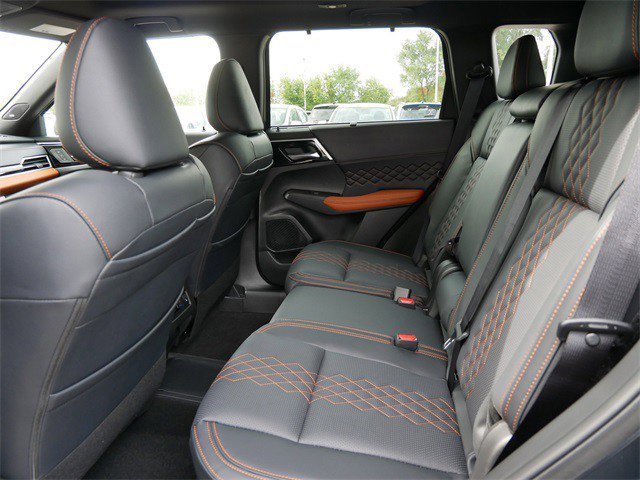 New 2025 Mitsubishi Outlander SEL image 5