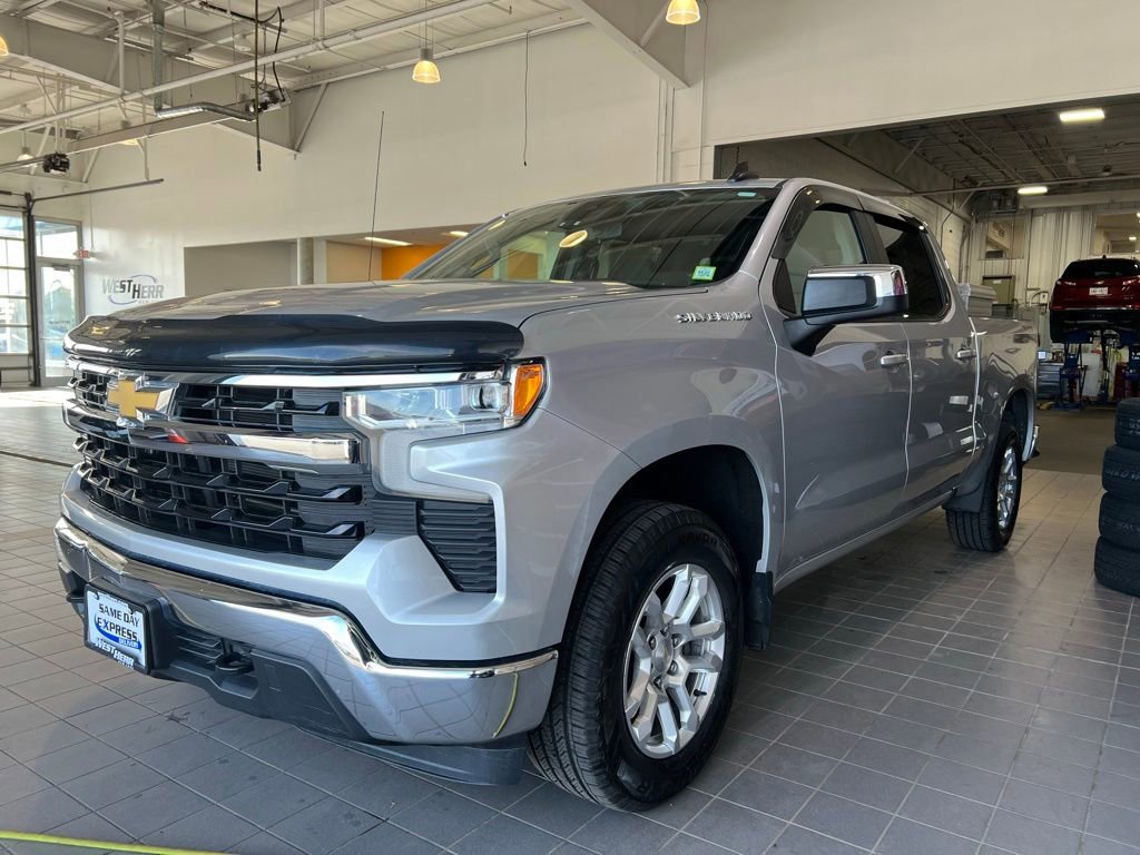 Used 2022 Chevrolet Silverado 1500 LT AWD/4WD image 5