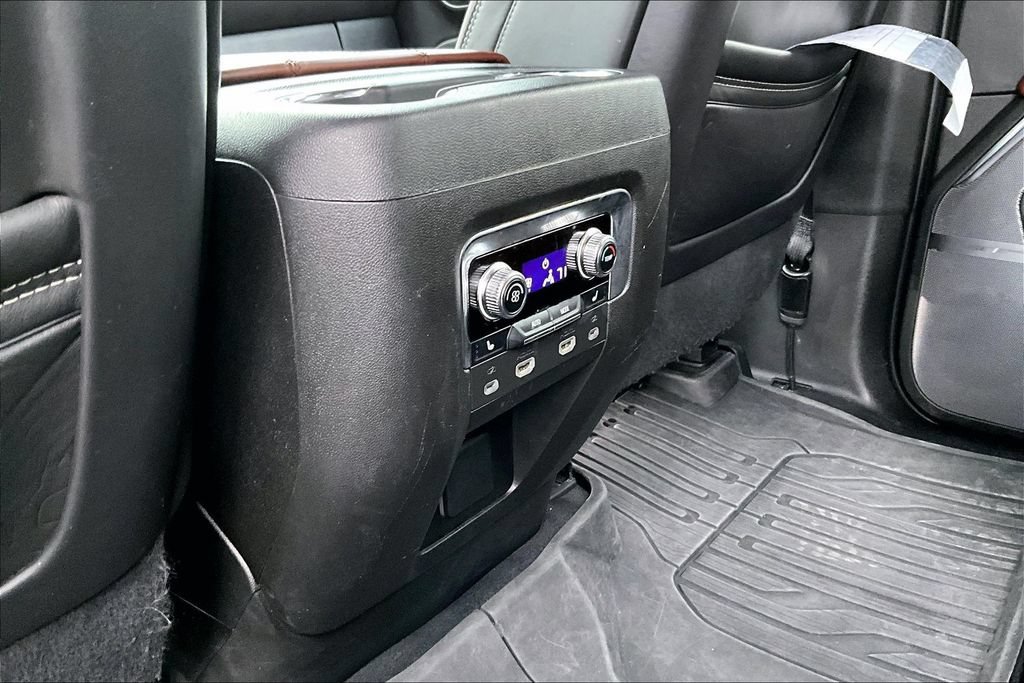 Used 2023 GMC Yukon XL Denali Ultimate AWD/4WD image 34