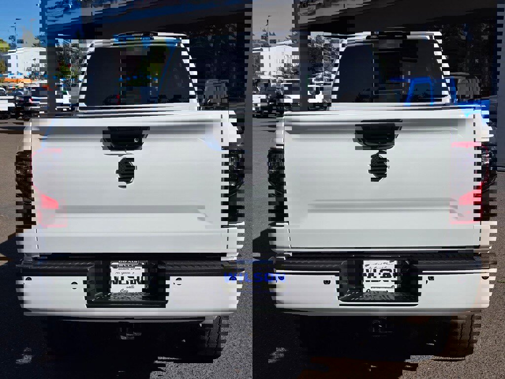 Used 2019 Nissan Titan SV w/ SV Convenience Package image 4