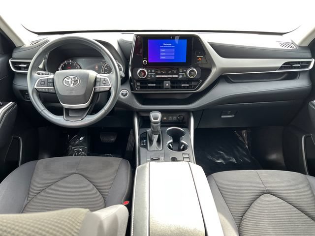 Certified 2025 Toyota Highlander LE FWD image 14