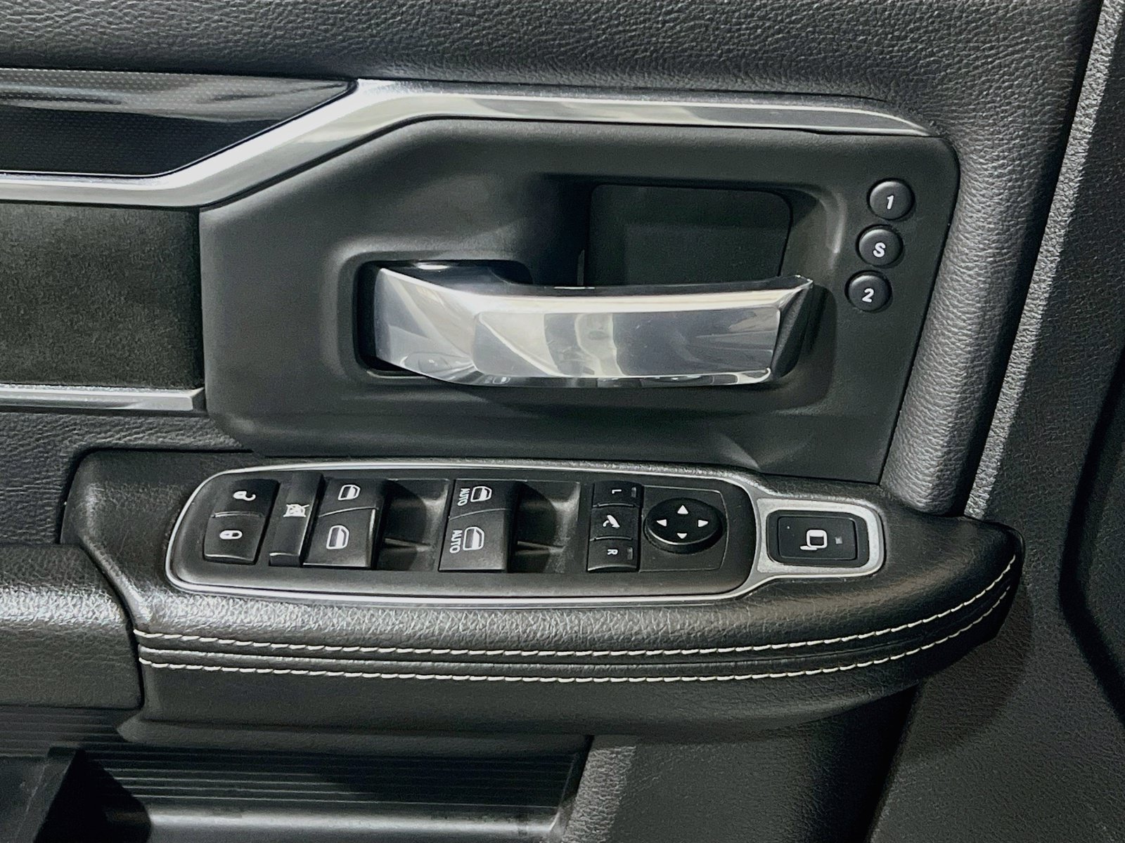 Used 2020 RAM 2500 Laramie w/ Night Edition AWD/4WD image 14