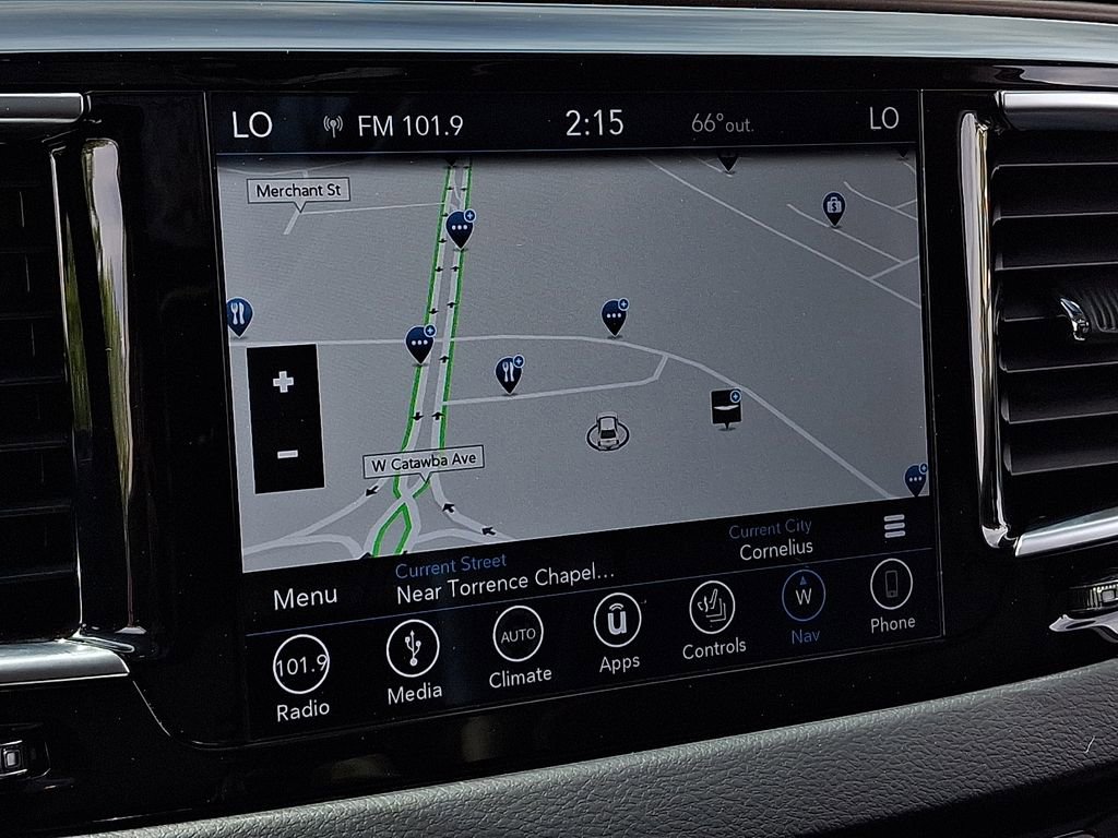 Used 2019 Chrysler Pacifica Touring-L Plus w/ Tire & Wheel Group image 17
