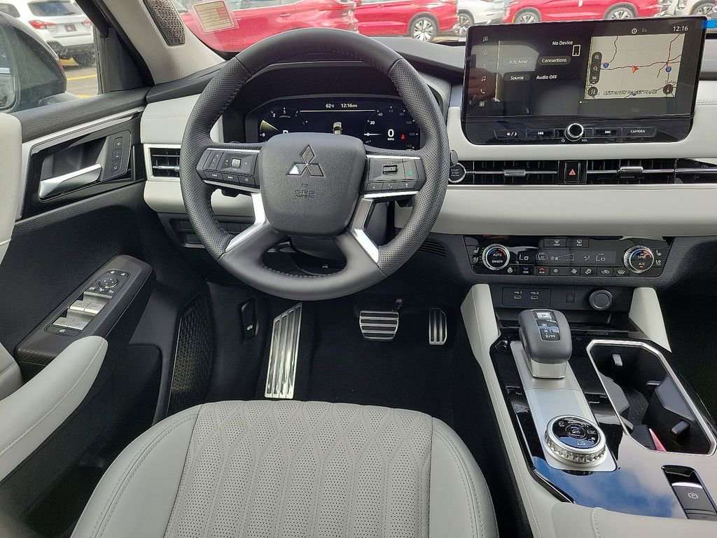 New 2025 Mitsubishi Outlander AWD image 8