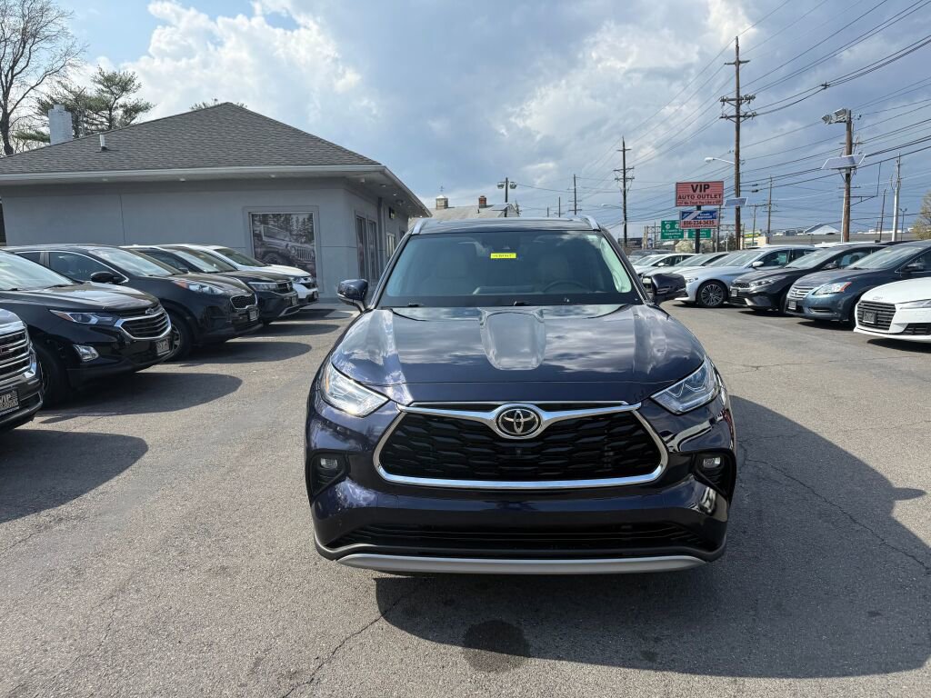 Used 2021 Toyota Highlander Platinum image 2