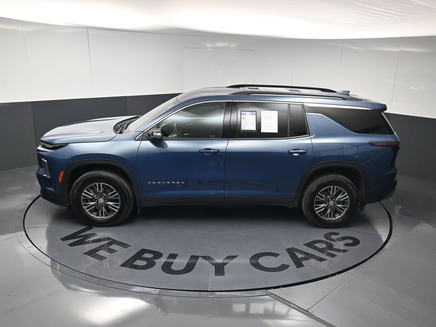 Used 2025 Chevrolet Traverse LT FWD image 27