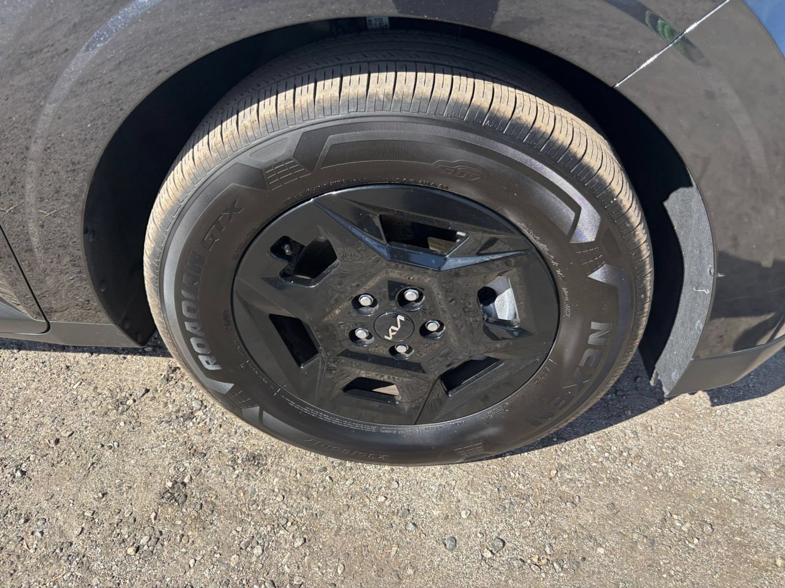 Used 2026 Kia Carnival FWD image 32
