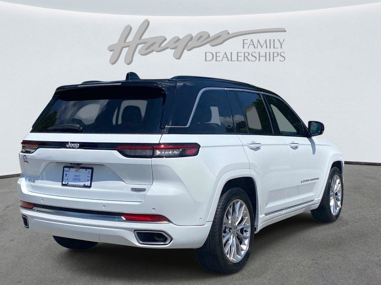 Used 2025 Jeep Grand Cherokee Summit w/ Luxury Tech Group V AWD/4WD image 3