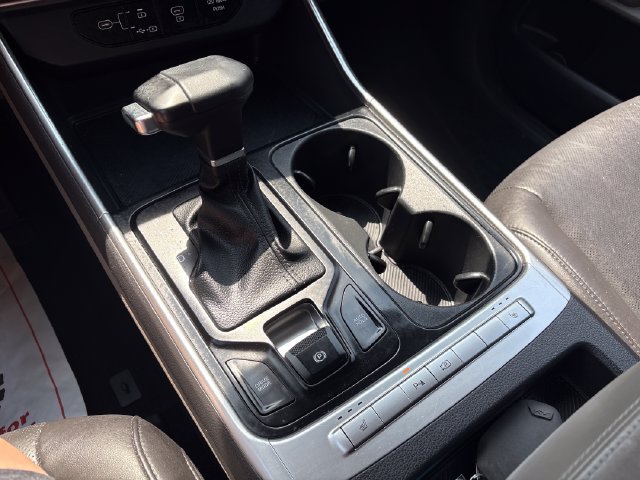 Used 2025 Kia Carnival FWD image 17