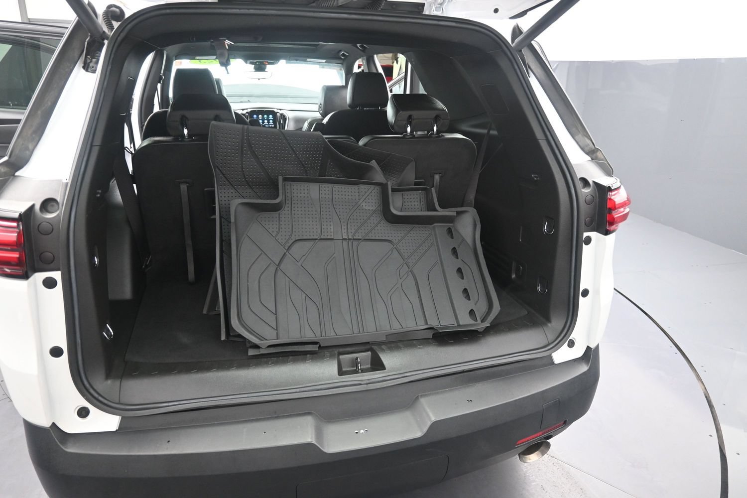 Used 2023 Chevrolet Traverse RS AWD/4WD image 42