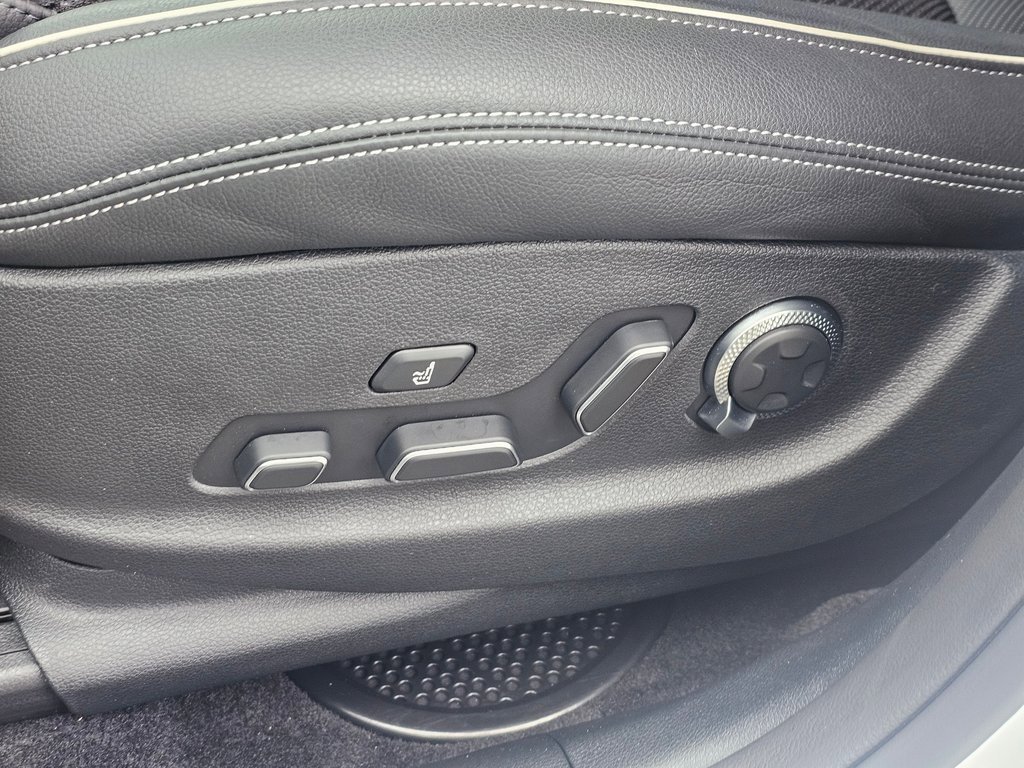 Certified 2025 Genesis GV70 3.5T Sport image 33