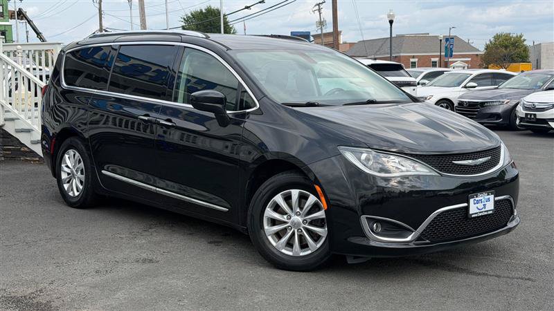 Used 2018 Chrysler Pacifica Touring-L FWD image 8
