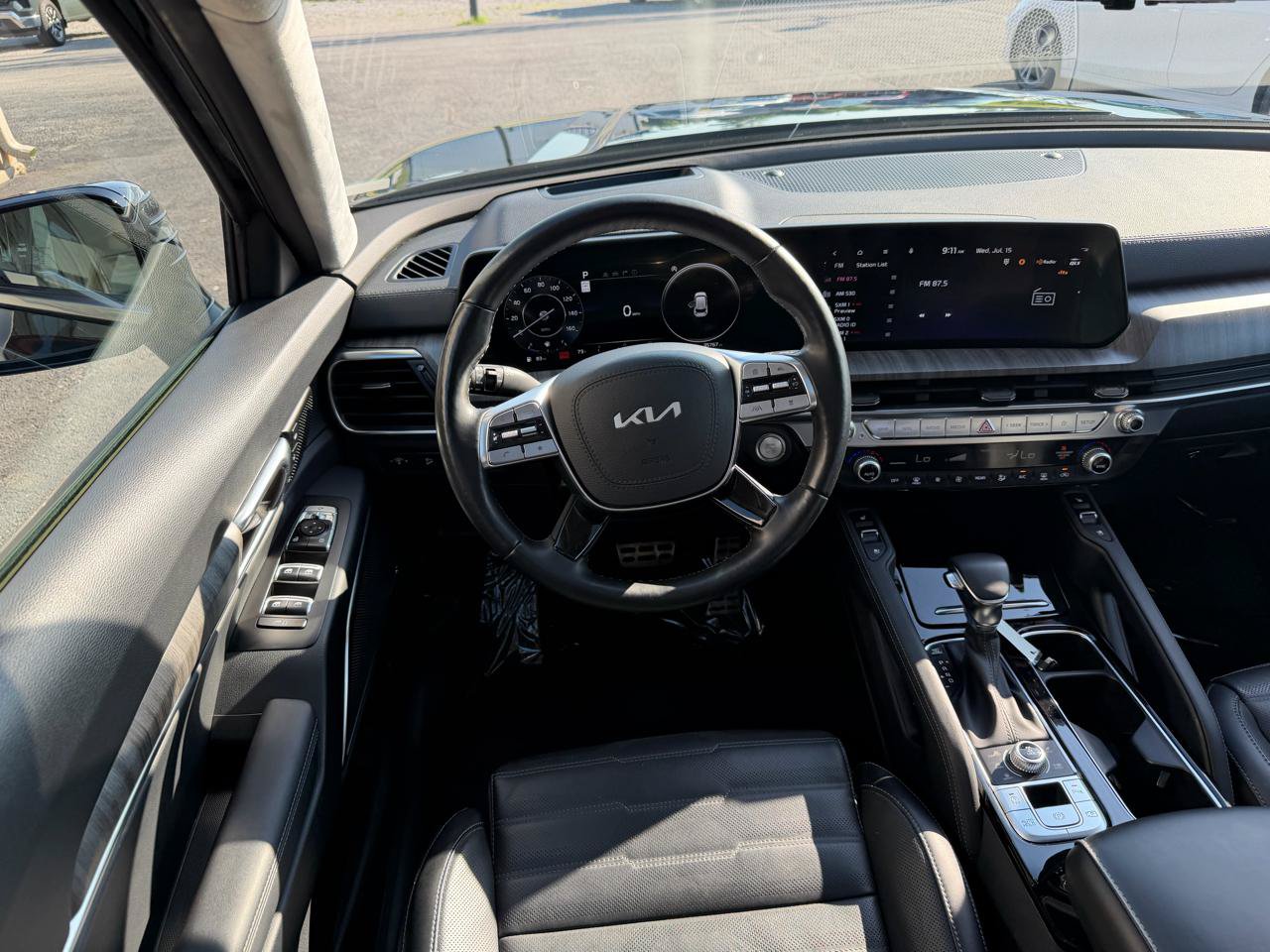 Used 2024 Kia Telluride SX Prestige w/ Towing Package AWD/4WD image 17