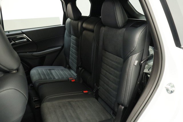 New 2026 Mitsubishi Outlander LE FWD image 24