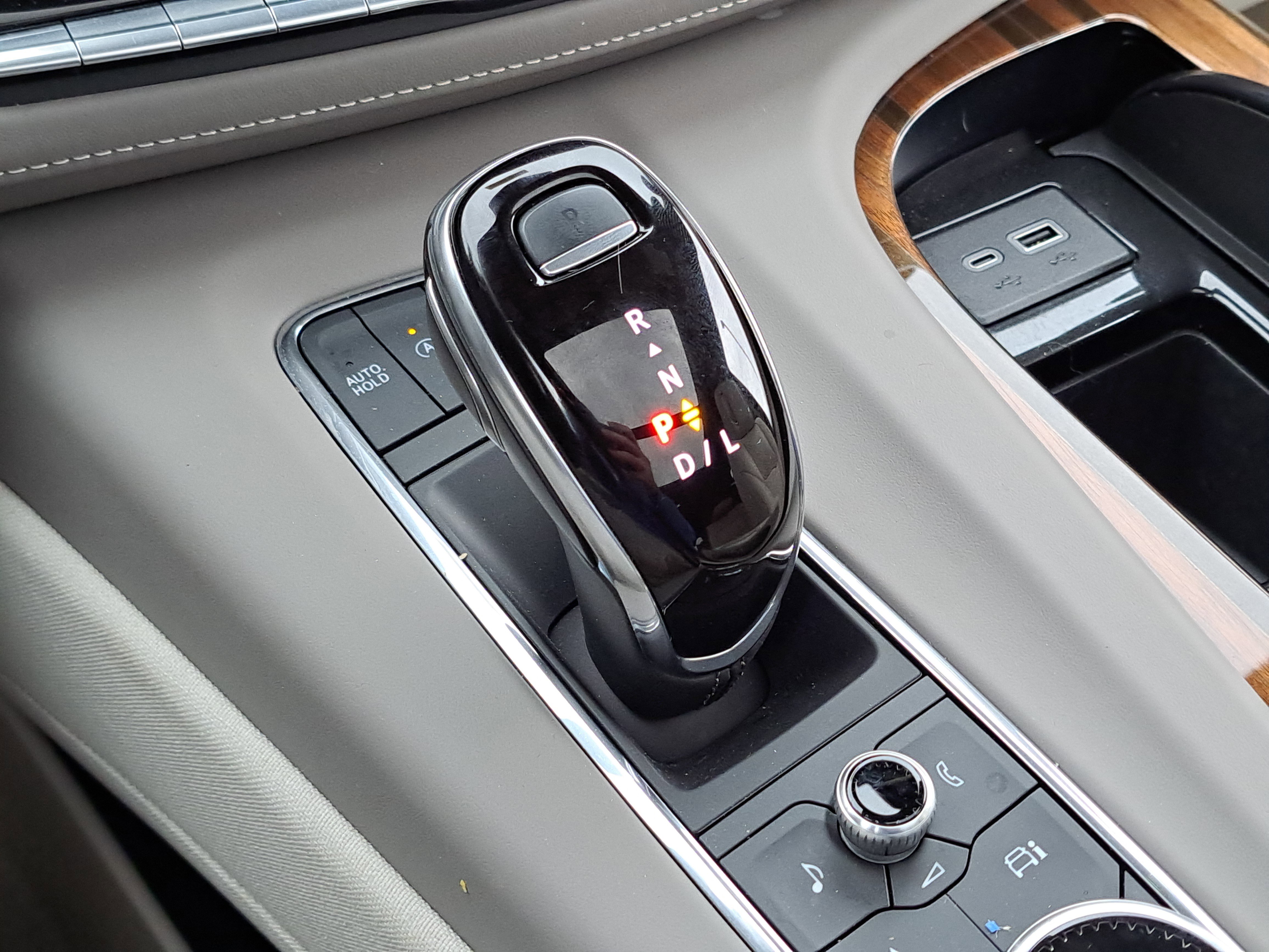 Used 2024 Cadillac Escalade ESV Sport Platinum w/ LPO, ONYX Package image 18