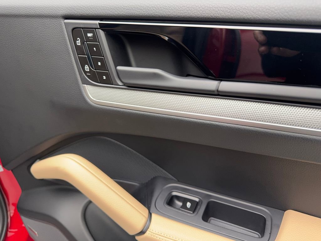 Used 2026 Porsche Cayenne Coupe image 49
