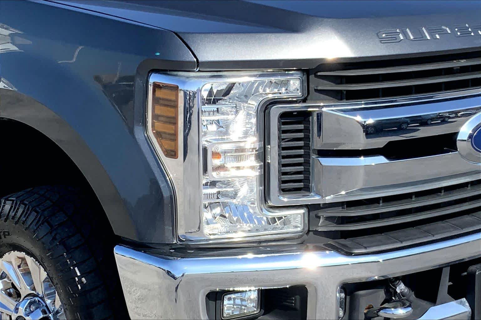 Used 2018 Ford F250 XLT w/ XLT Premium Package AWD/4WD image 24
