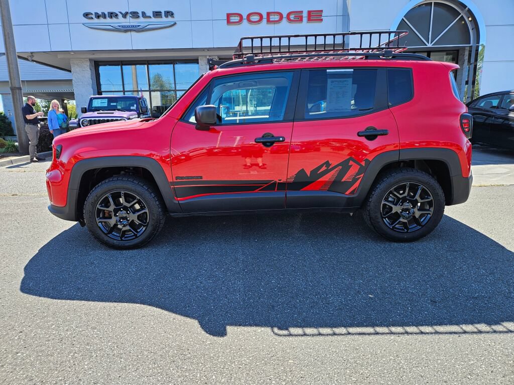 Used 2020 Jeep Renegade Latitude w/ Popular Equipment Group AWD/4WD image 2