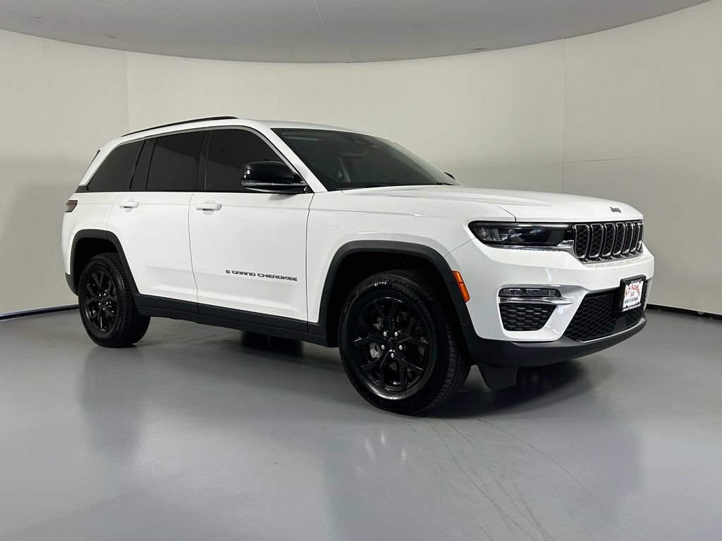 Used 2023 Jeep Grand Cherokee Limited AWD/4WD image 1
