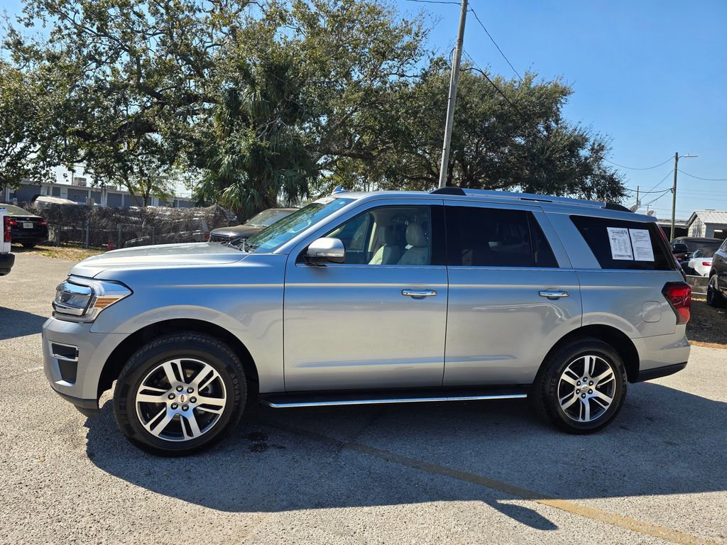 Used 2022 Ford Expedition Limited image 3