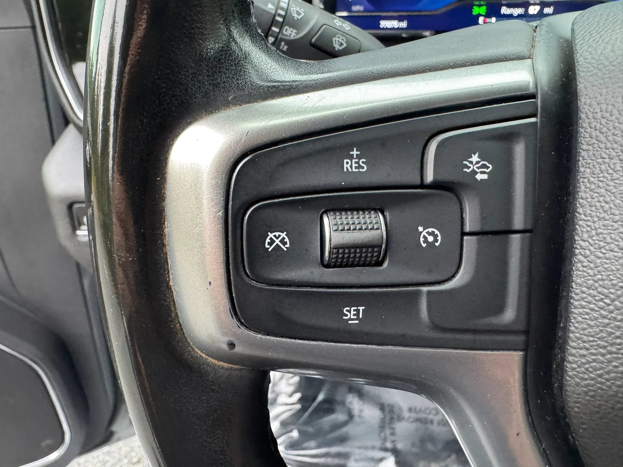 Used 2024 Chevrolet Silverado 3500 LT AWD/4WD image 15