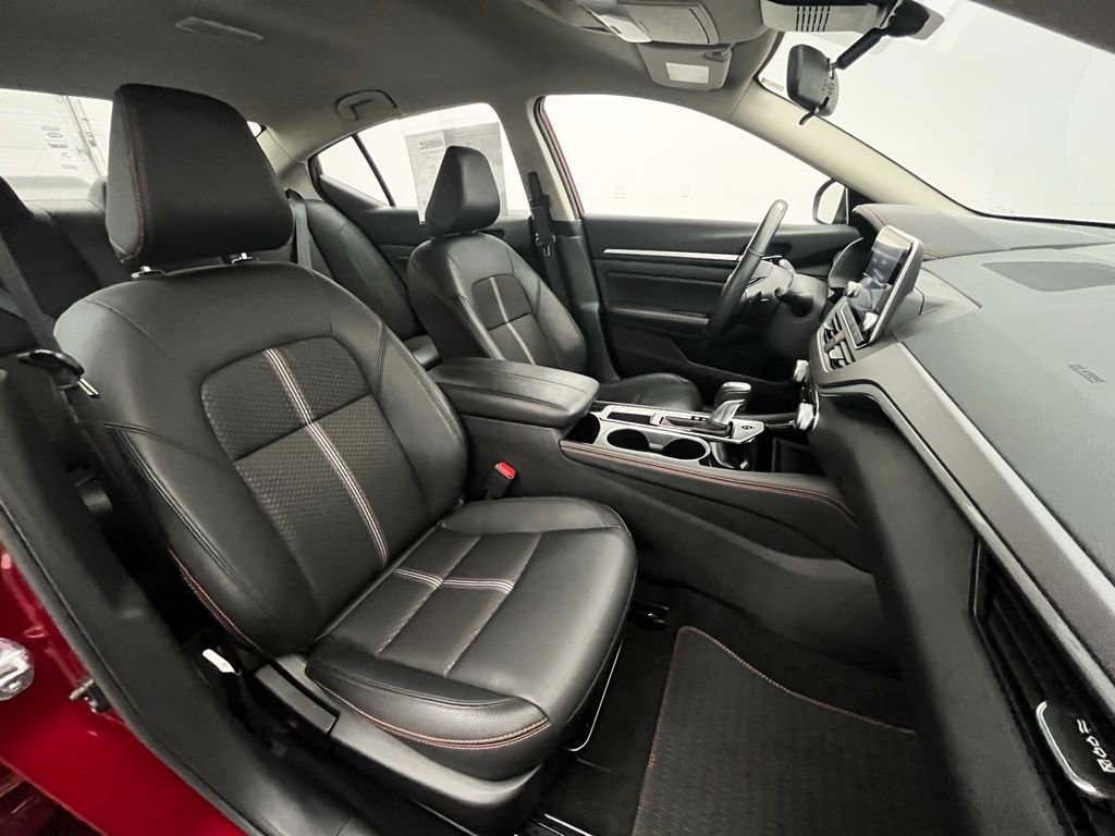 Used 2025 Nissan Altima 2.5 SR FWD image 32