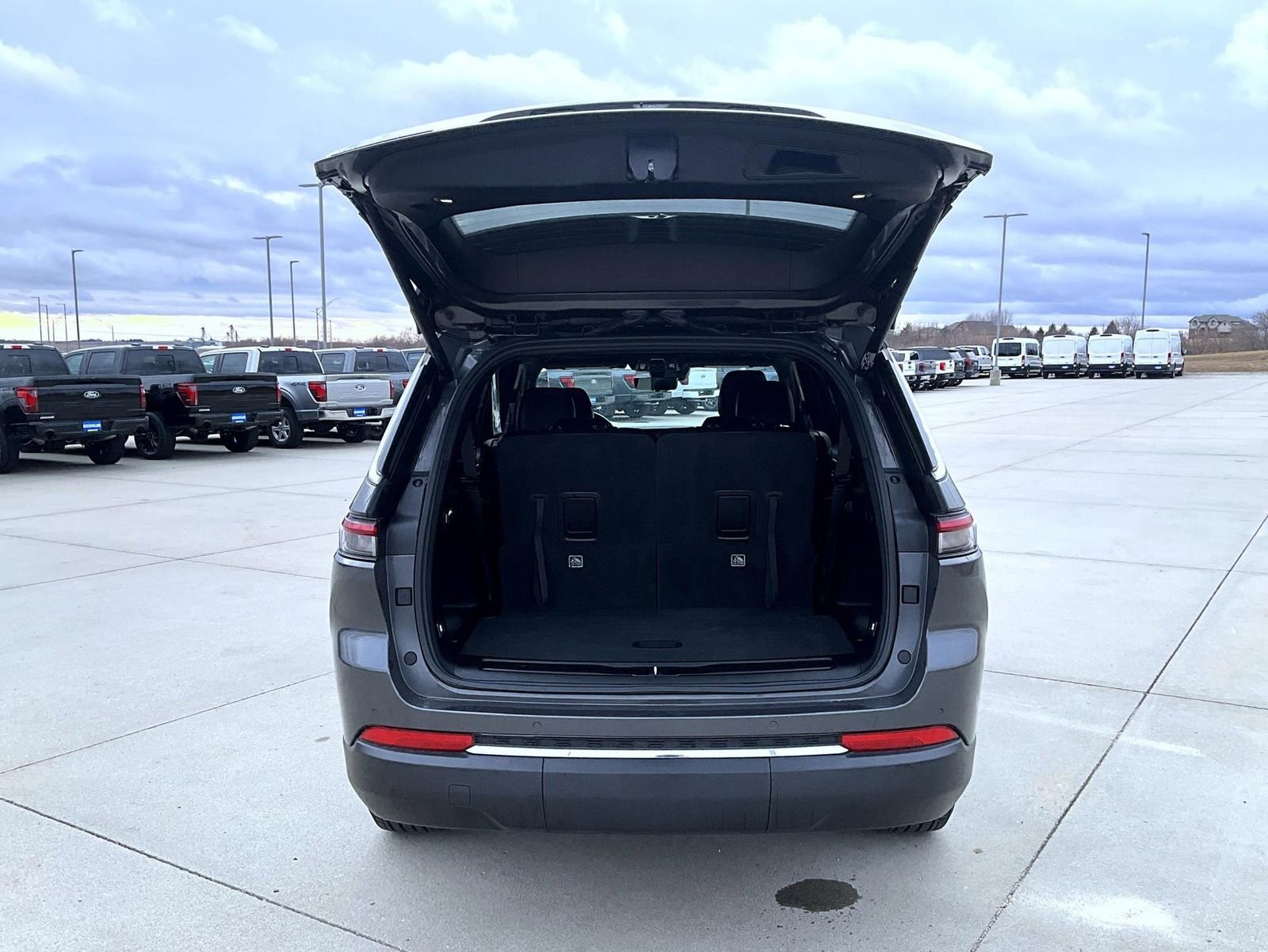 Used 2024 Jeep Grand Cherokee L Limited w/ Luxury Tech Group II image 24