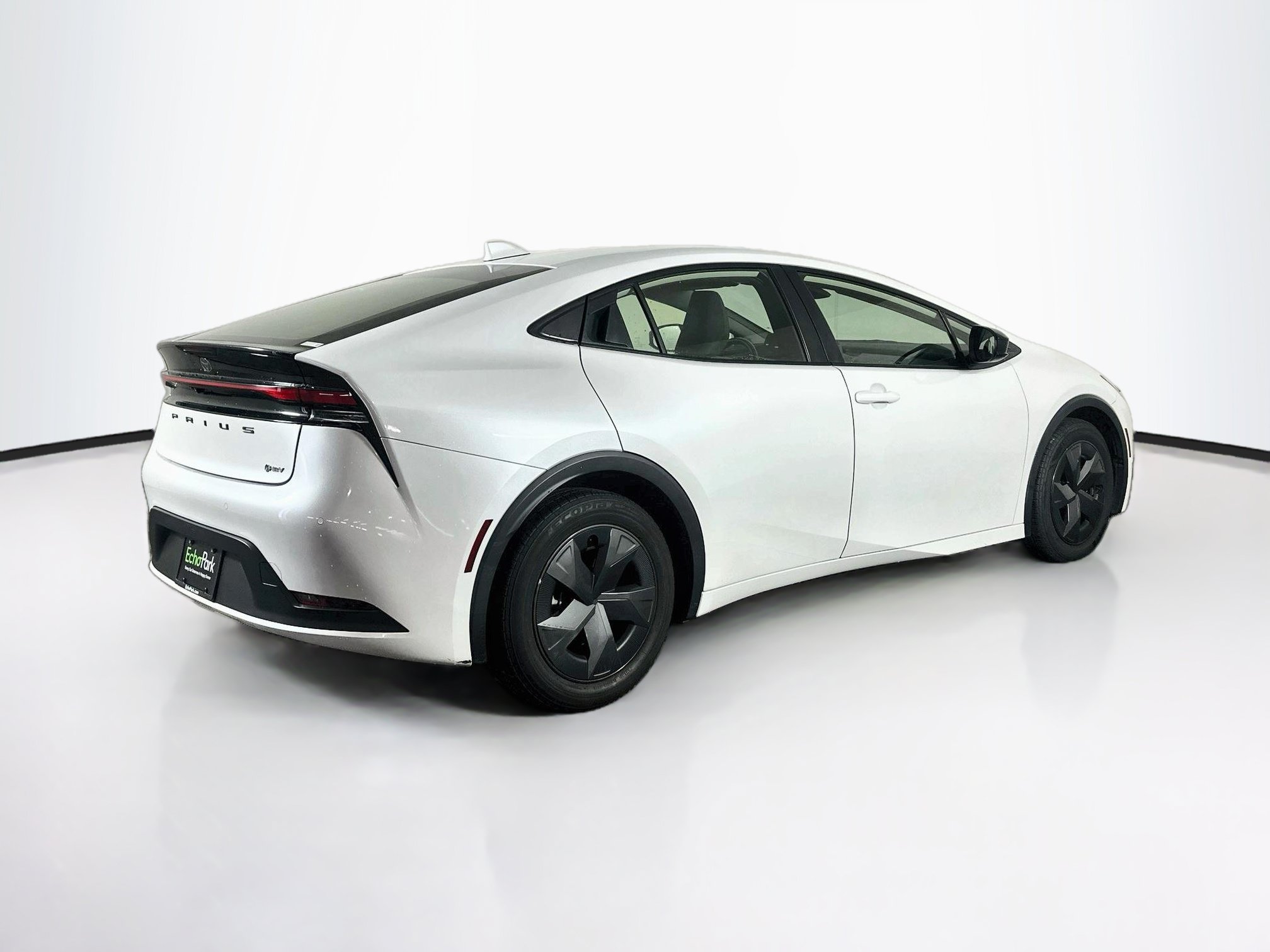 Used 2024 Toyota Prius LE FWD image 9