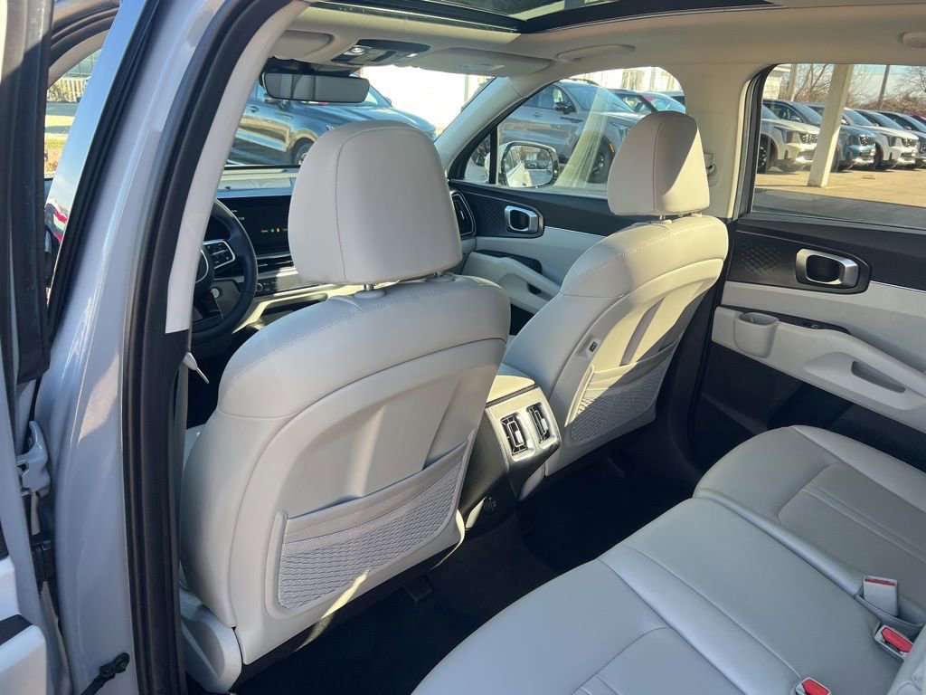 Certified 2025 Kia Sorento S w/ Panoramic Sunroof Package FWD image 10