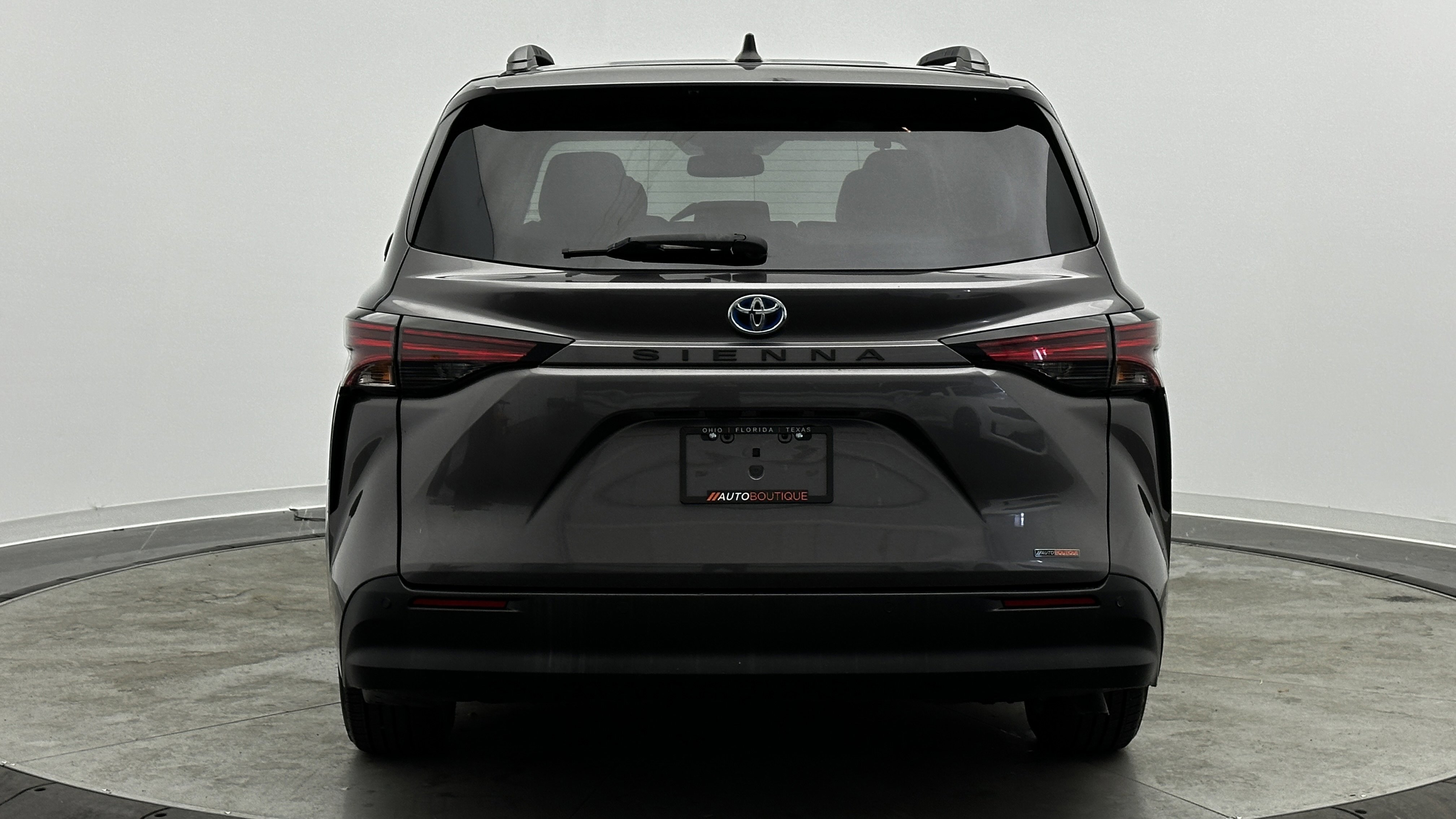 Used 2021 Toyota Sienna XLE image 7