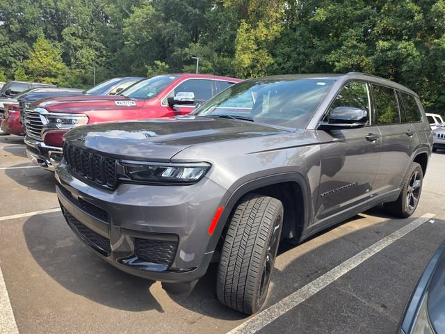 Used 2023 Jeep Grand Cherokee L Laredo RWD image 2