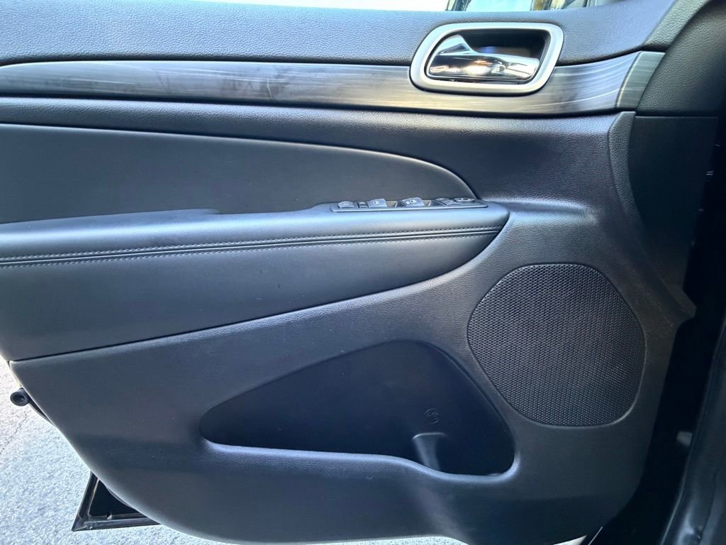 Certified 2021 Jeep Grand Cherokee Laredo image 31