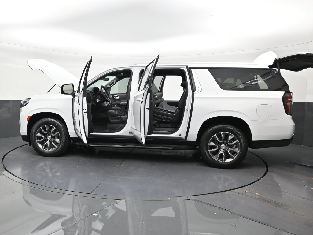 Used 2023 Chevrolet Suburban LT w/ LT Signature Package RWD image 30