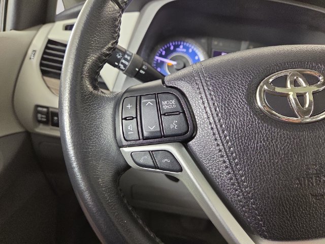 Used 2019 Toyota Sienna XLE Premium FWD image 22