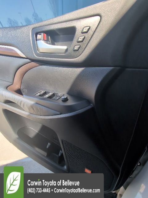 Used 2015 Toyota Highlander Limited AWD/4WD image 14