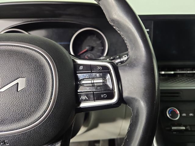 Used 2022 Kia Carnival LX image 23