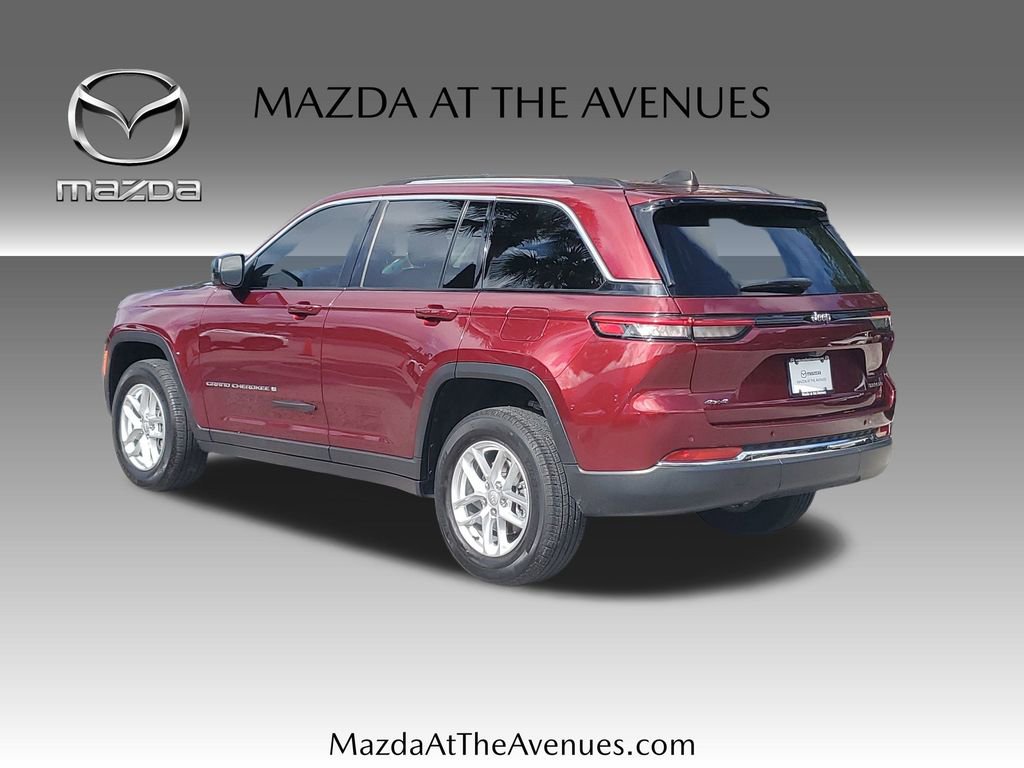 Used 2023 Jeep Grand Cherokee Laredo image 5