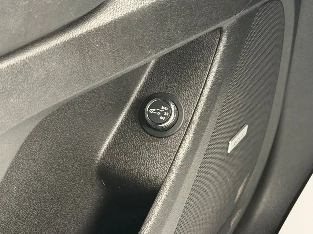 Used 2018 Chevrolet Traverse LT FWD image 10