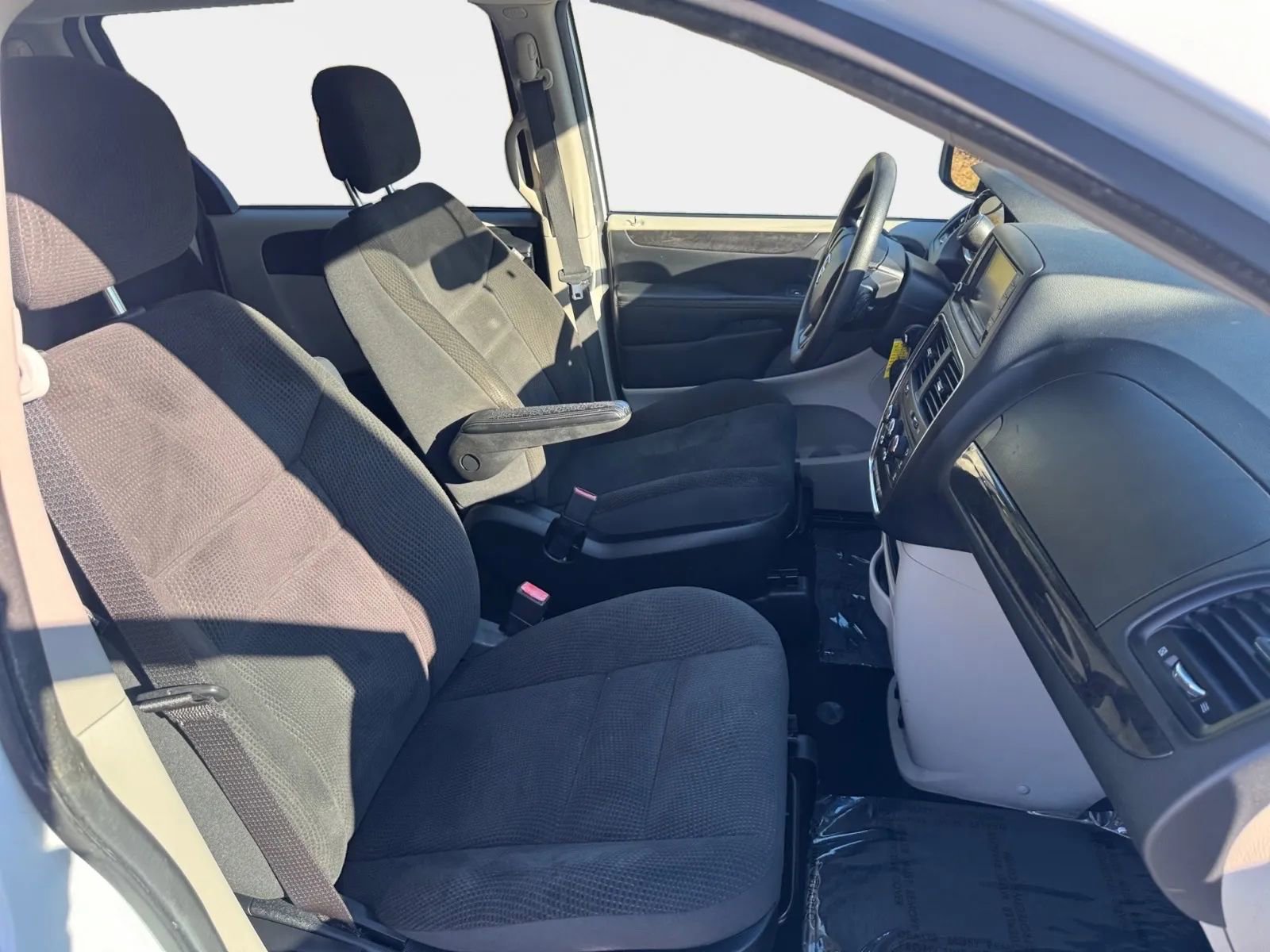 Used 2018 Dodge Grand Caravan SE w/ UConnect Hands-Free Group image 10