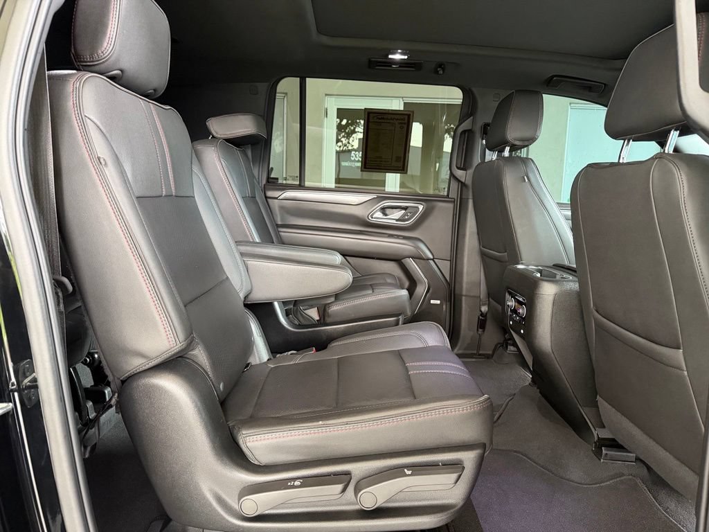 Used 2024 Chevrolet Suburban RST w/ Luxury Package RWD image 32