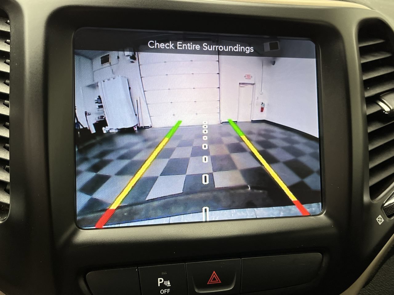 Used 2018 Jeep Cherokee Limited AWD/4WD image 5