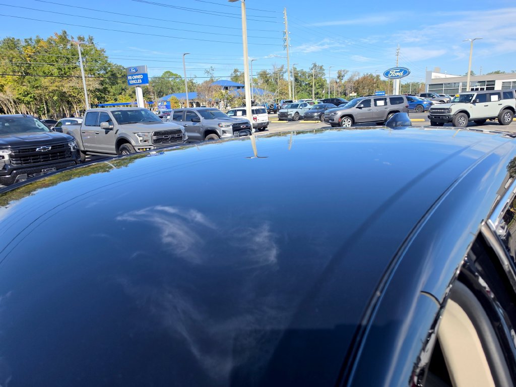 Used 2025 Lincoln Nautilus Premier AWD/4WD image 7