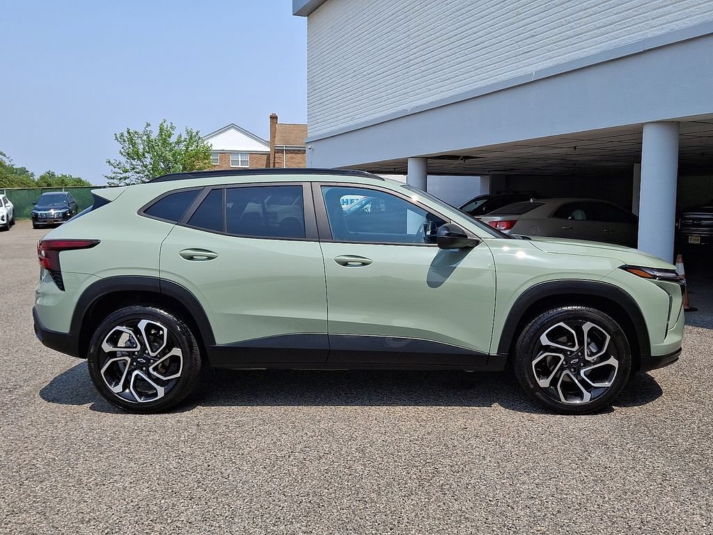 Certified 2024 Chevrolet Trax RS w/ Sunroof Package FWD image 7